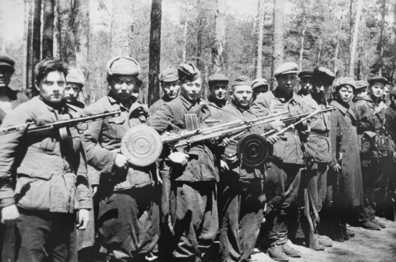 Парад победителей. Как партизаны отметили победу над фашизмом вов, день в истории, минск, парад, партизанское движение