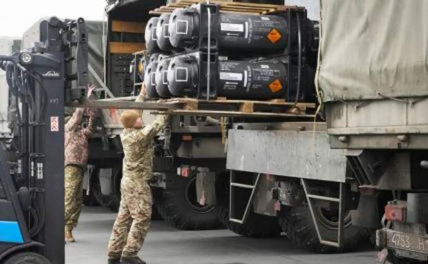 На фото: партия военной помощи из США, доставленная в Киев