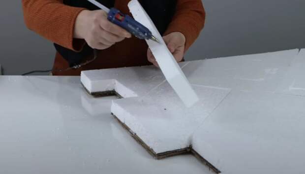 Как сделать декоративный камин из картона и пенопласта
