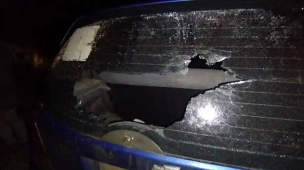 В Крыму мужчина разбил битой соседскую машину