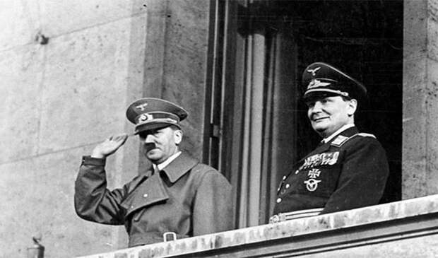Адольф Гитлер, аятолла Хомейни, Иосиф Сталин.