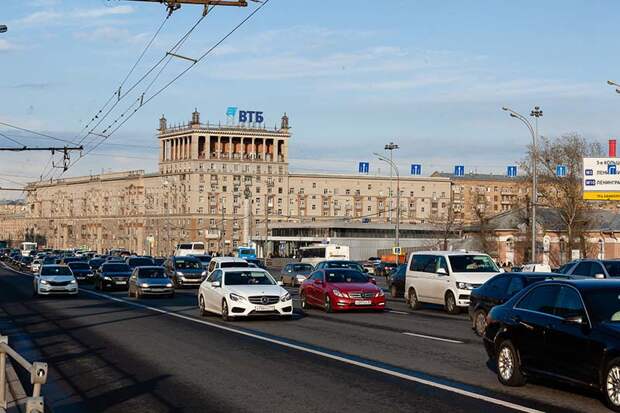 ВТБ разместит 27 сентября однодневные бонды серии КС-4-103 на 50 млрд руб. по цене 99,983% от номинала