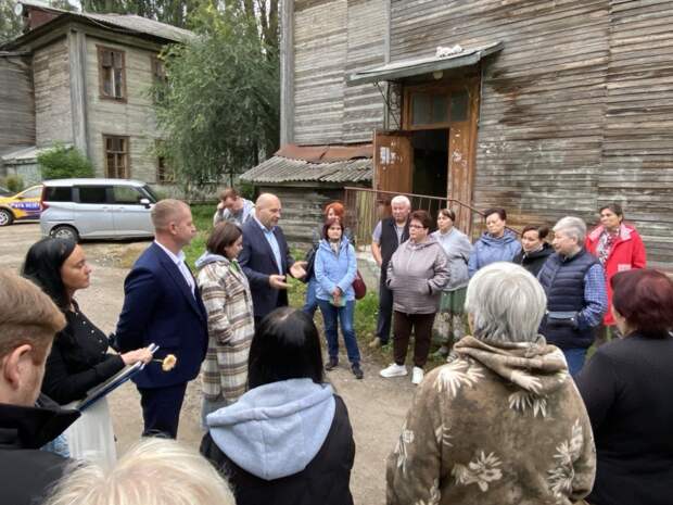 Уполномоченный главы округа Нина Ушакова посетила встречу с жителями аварийных домов в Ивантеевке Уполномоченный главы округа Нина Ушакова посетила встречу с жителями аварийных домов в Ивантеевке