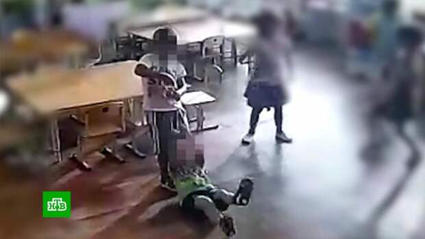 Четырехлетний мальчик едва не задушил ровесника в детском саду