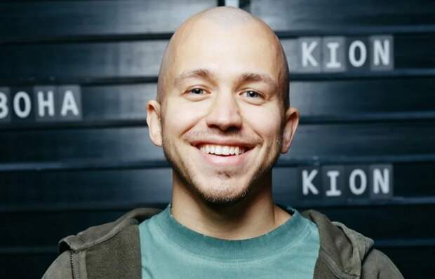 30 миллионов долгов и смена веры: как Сергей Романович пережил семь лет забвения и вернулся в кино