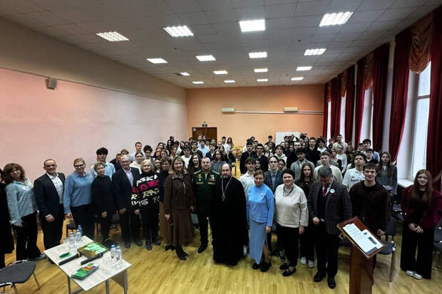 Командир "Ахмата" Алаудинов призвал старшеклассников больше читать классику