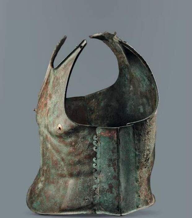 Римская бронзовая кираса IV в. до н.э.