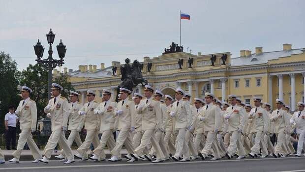 Военнослужащие больше не будут отвечать «Служу Российской Федерации»