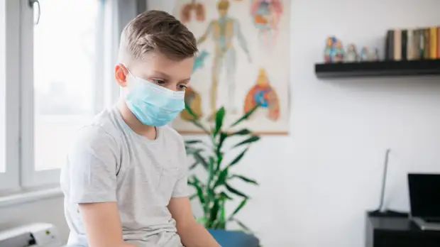 Минздрав: среди всех штаммов симптомы COVID-19 у детей чаще проявляются при «омикроне»
