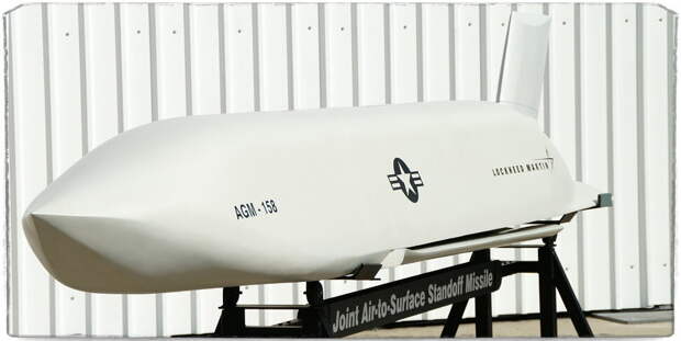 Источник: www.aviationnews.eu. На фото AGM-158 JASSM - одна из самых сложных и массовых целей для наших ЗРК в случае массированного налёта. Выполнена по технологии "Стелс" и лучше всего будет перехватываться ЗУР с ИГСН. 
