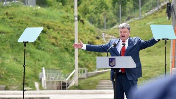 Упал ниже плинтуса: на Украине заявили о провале Порошенко после взрывов под Черниговом