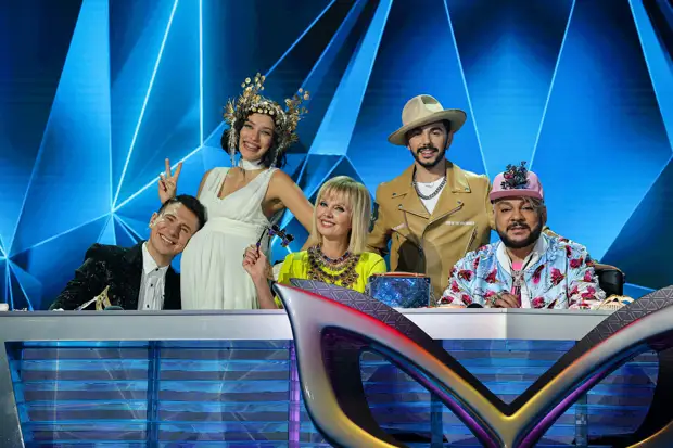 «Это было невероятное путешествие и удивительное испытание»: Мухомор покинул шоу «Маска»