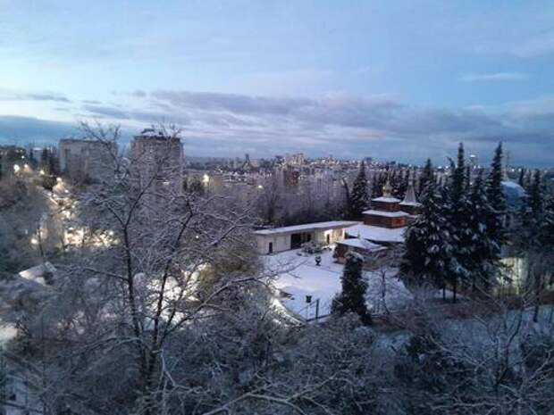Пешком везде быстрее: в Сочи из-за снегопада начались перебои в работе общественного транспорта