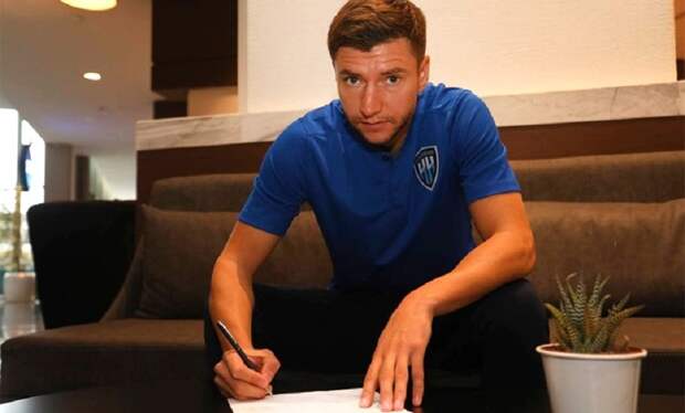 Игрок «Пари НН» Стоцкий: Пенальти с «Локо»? Руки были прижаты. Куда их деть? Отрубить?