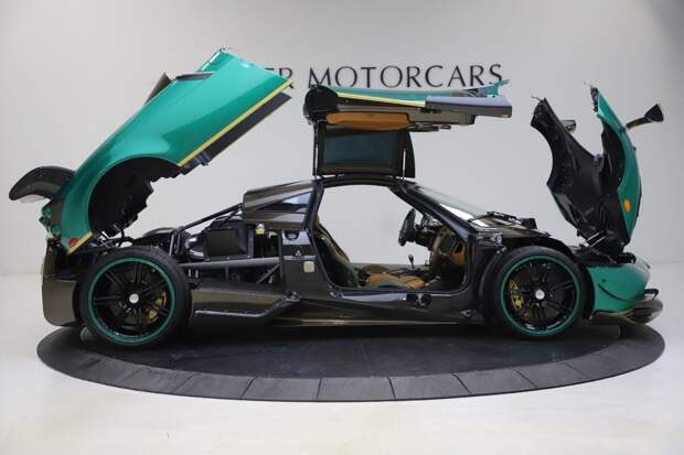 Гиперкар Pagani Huayra BC в необычном цвете