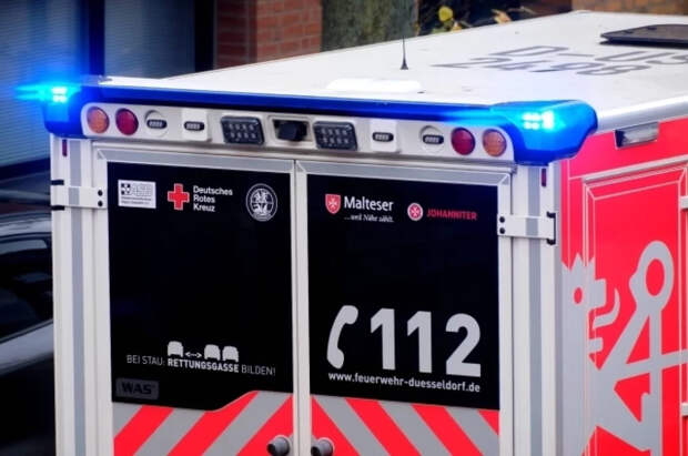 В немецком Мангейме легкомоторный самолет рухнул на городскую парковку