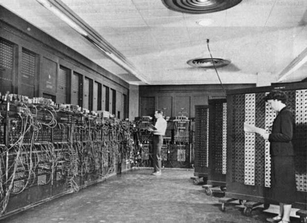 Построенный в США ЭНИАК (Электронный числовой интегратор и вычислитель) – один из первых компьютеров