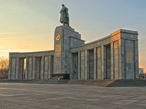 Памятники советским воинам в Берлине! В каком они состоянии?