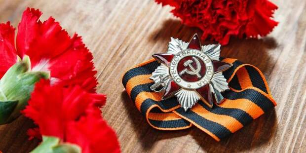 Собянин возложил цветы к памятнику маршалу Жукову на Манежной площади Собянин возложил цветы к памятнику маршалу Жукову на Манежной площади