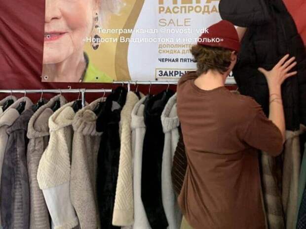 Аферисты в реальной жизни: пенсионеров Владивостока заманивают в магазины и разводят на «скидках»