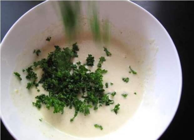Салат с икрой красной и яйцами Салат с икрой красной и яйцами