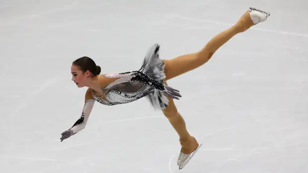 Загитова победила в короткой программе на турнире в Оберстдорфе