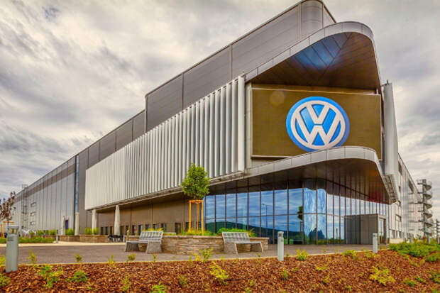 Volkswagen продал все электрокары и не может выпустить новые