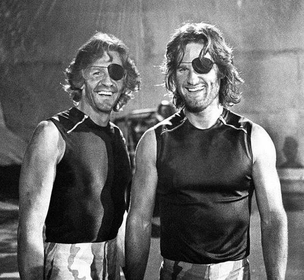 Курт Рассел и его дублер Дик Варлок на съемках фильма "Побег из Нью-Йорка", 1980 год. голливуд, за кадром, кино, фото