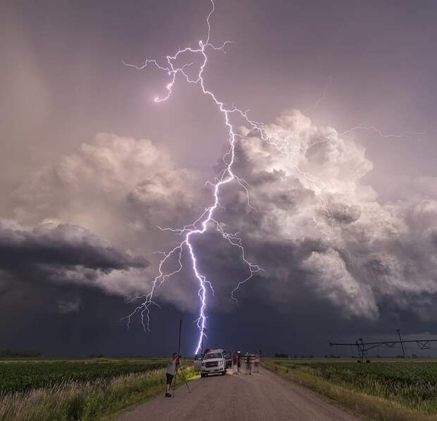 Фотограф и охотник за штормами делает невероятные снимки разбушевавшейся стихии