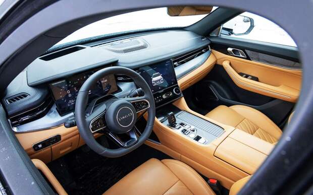 Цена семиместного кроссовера на платформе Volvo изменилась в РФ