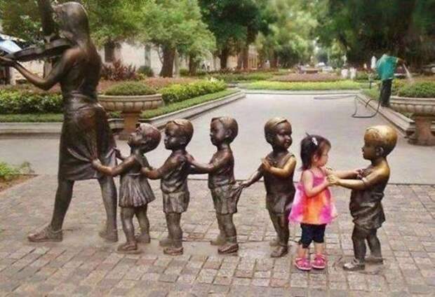 Интересные статуи, с которыми фотографируются туристы