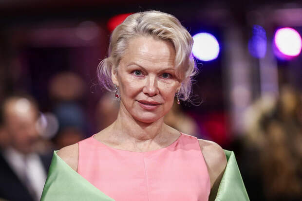 58-летняя Памела Андерсон без макияжа посетила Берлинский кинофестиваль