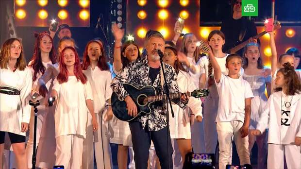 Программа «Однажды…» на НТВ расскажет о музыкальном проекте AguTeens Леонида Агутина