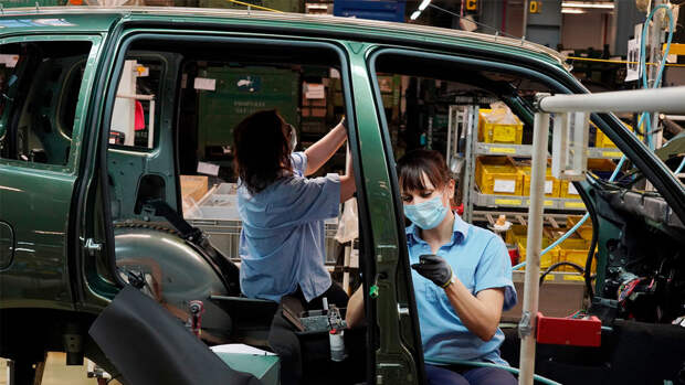 Работники "АвтоВАЗа" пожаловались на принудительную вакцинацию
