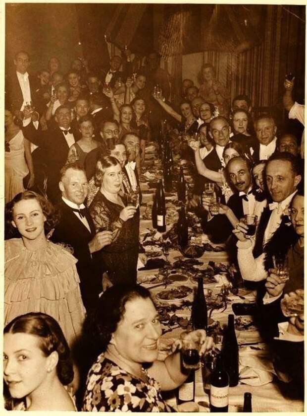 Встречают новый, 1920-й Встречают новый, 1920-й