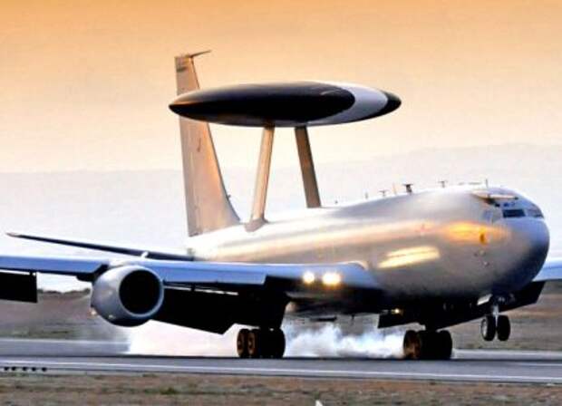 Зеленский влез в историю с атакой на американский самолет-радар