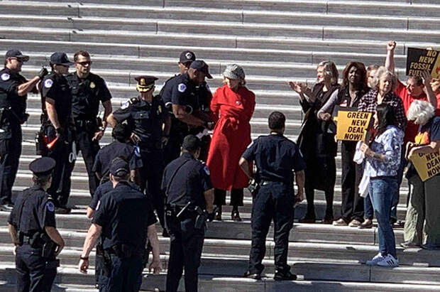 Джейн Фонда арестована за акцию протеста в Вашингтоне