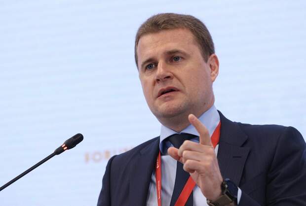 Разговоры о необходимости смены правящих элит все чаще звучат в обществе после начала специальной военной операции России на Украине.-2