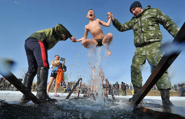 Крещенские купания в Кыргызстане.