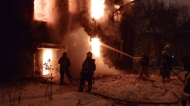 Труп мужчины обнаружили на месте пожара в Псковской области