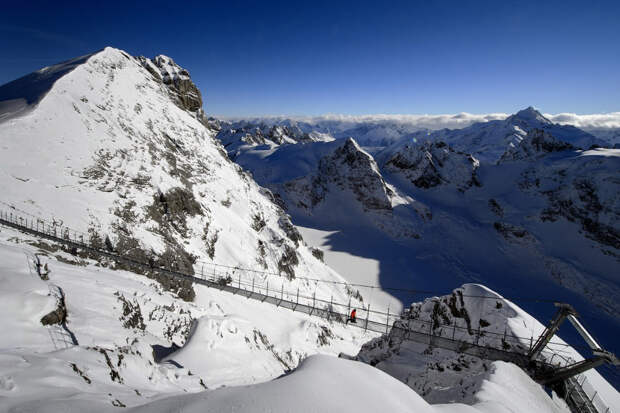 Мост в Энгельберге (Titlis Cliff Walk) Мост в Энгельберге (Titlis Cliff Walk)