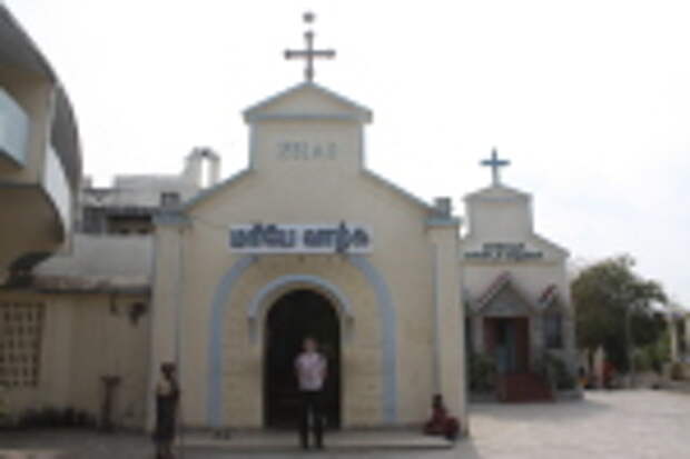 Кликните для увеличения справа – Сирийский храм над пещерой апостола Фомы.