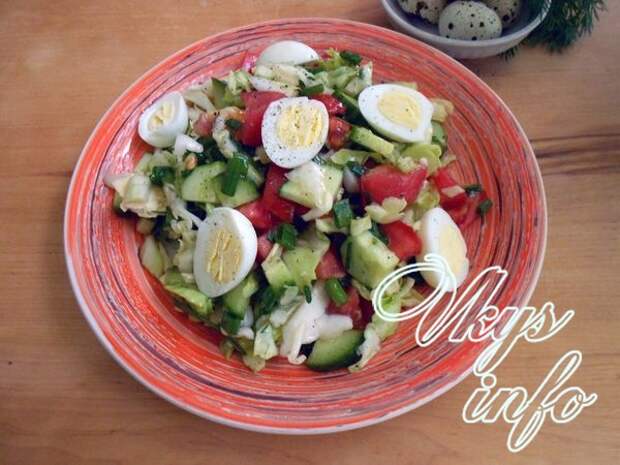 рецепт Овощной салат с перепелиными яйцами