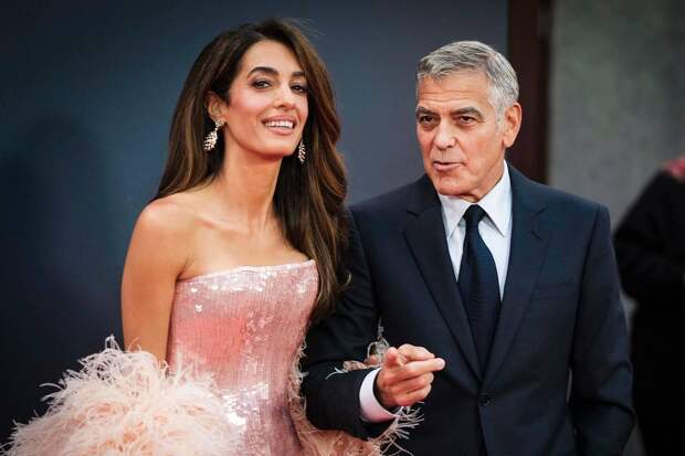 Vogue обвинили в фотошопе лица Амаль Клуни