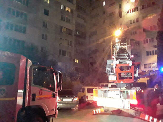 Севастопольские огнеборцы ликвидировали пожар в многоквартирном доме