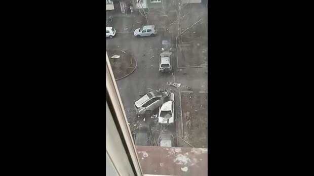 В Одессе взорвался автомобиль, от силы детонации его отбросило на другую машину https://t.me/webmoney_dn/314277Video: Клип