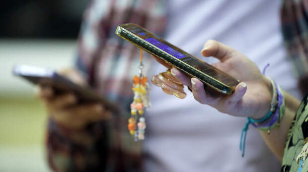 Юрист Кофанов: шутки в рабочих чатах могут довести до суда