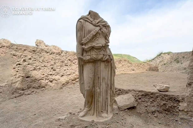В Турции обнаружили 2000-летнюю статую Афины