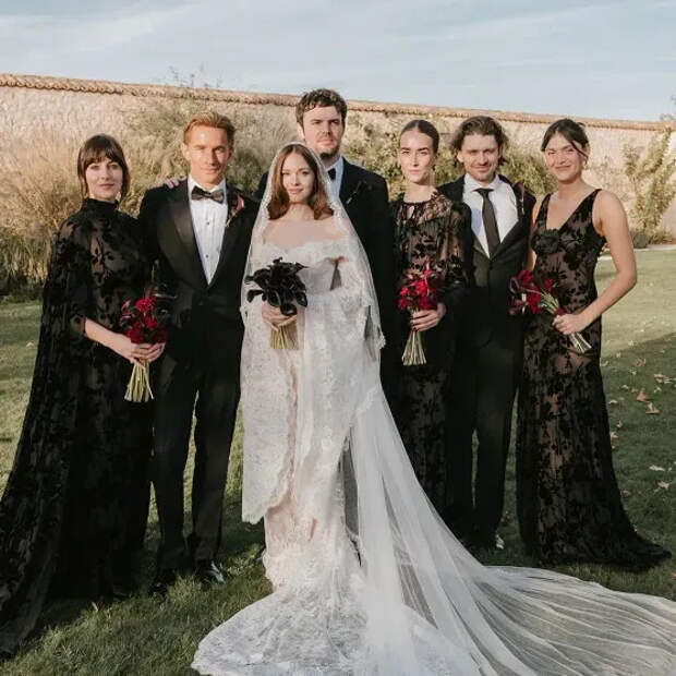 Дакота и Джесси Джонсон, Стелла Бандерас, Алекс Грушински и Александр Бауэр с гостями