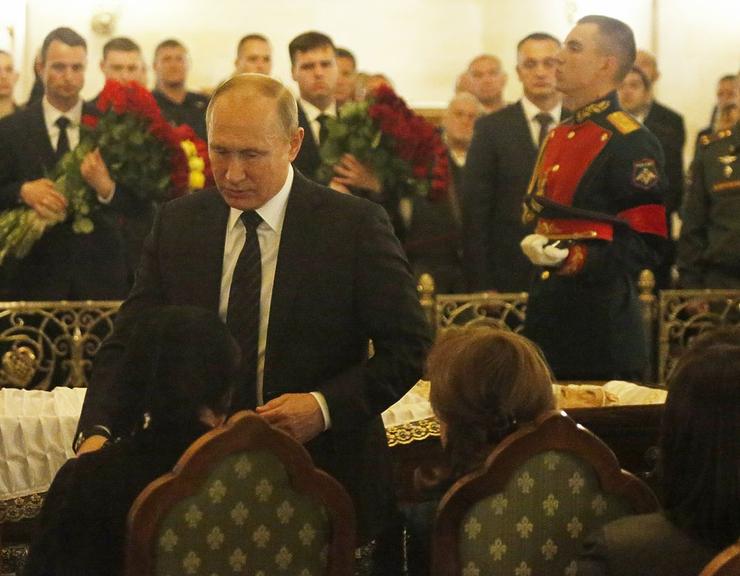 Президент выразил соболезнования вдове Президент выразил соболезнования вдове